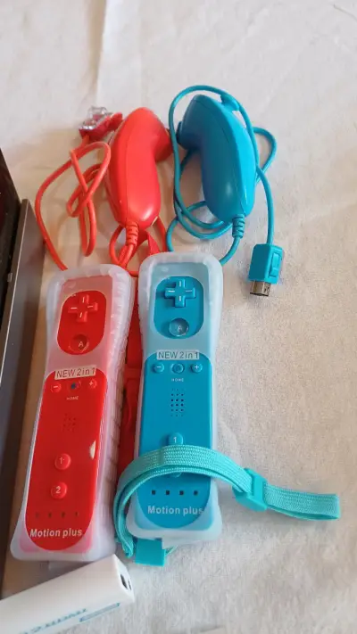 Consola Nintendo Wii con accesorios y 2 controles - miniatura 5