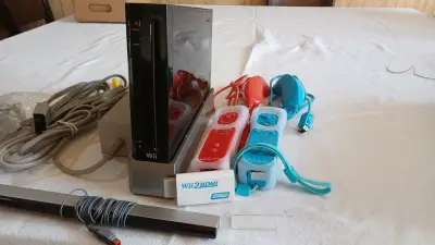 Consola Nintendo Wii con accesorios y 2 controles - miniatura 6