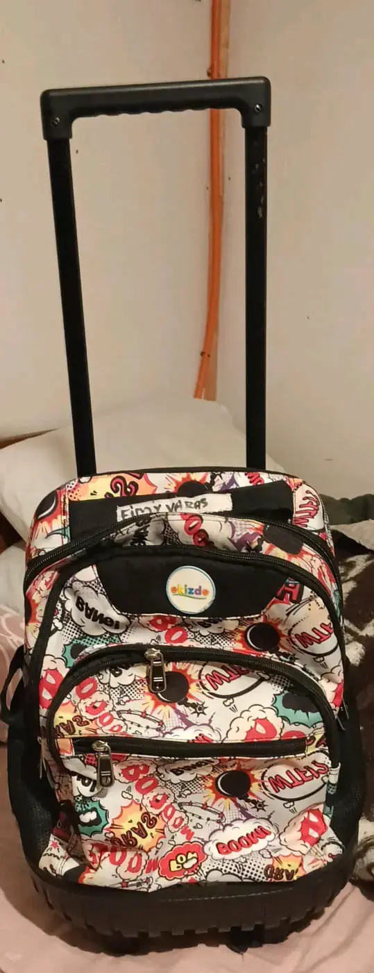 Mochila con ruedas estampado cómic para niños
