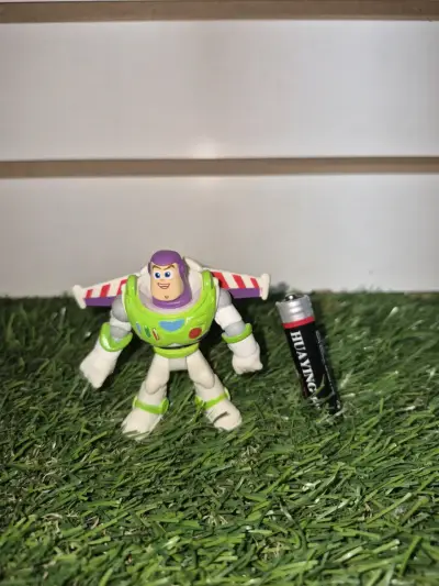 Figura de acción Buzz Lightyear de Toy Story - miniatura 1