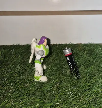 Figura de acción Buzz Lightyear de Toy Story - miniatura 2