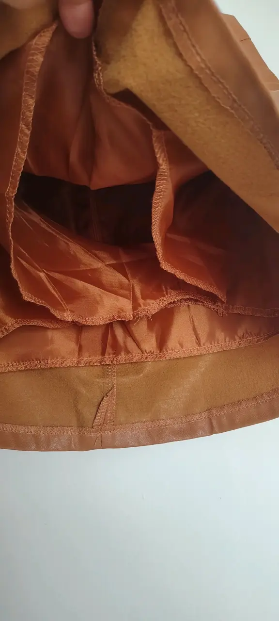 Falda corta de cuero sintético color camel - 3