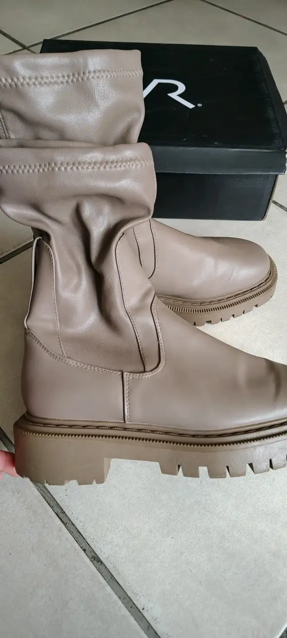 Botas H&M Taupe de Cuero Sintético Talla 38 - 2
