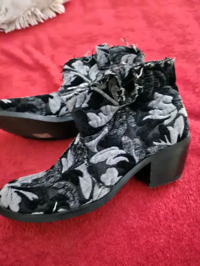 Botines como nuevos - miniatura 1