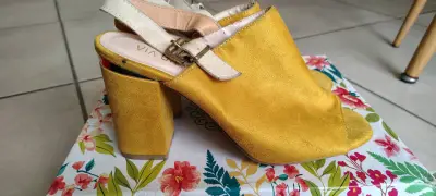 Sandalias de tacón alto amarillas para mujer - miniatura 2