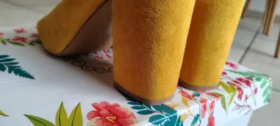 Sandalias de tacón alto amarillas para mujer - miniatura 5