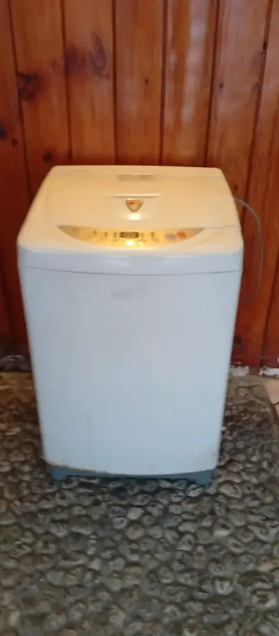 Lavadora automática de carga superior en buen estado - miniatura 1