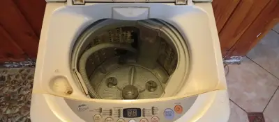 Lavadora automática de carga superior en buen estado - miniatura 3