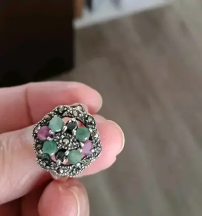Anillo vintage con piedras preciosas - miniatura 1