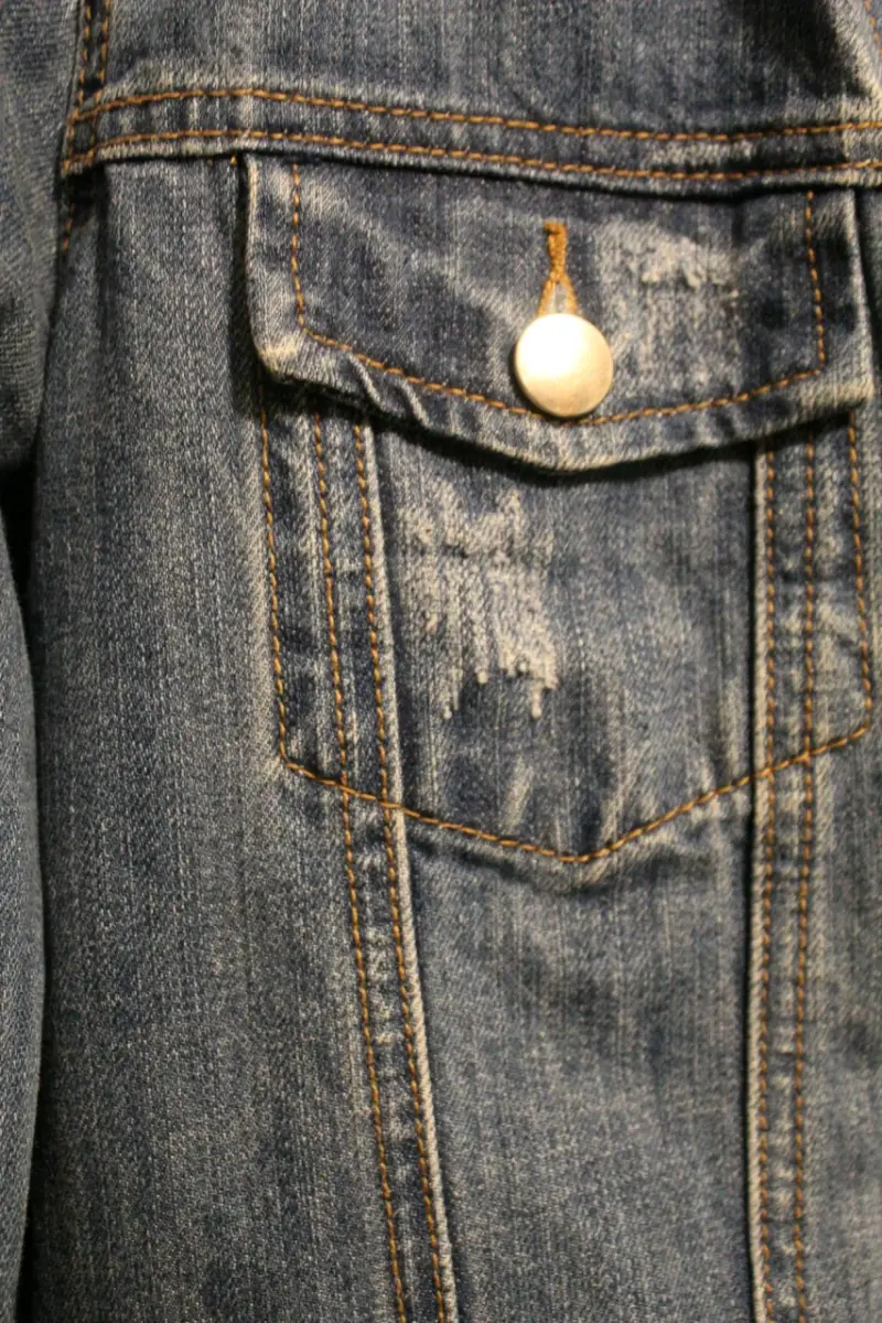 Chaqueta de mezclilla Forever 21 con diseño desgastado - 6