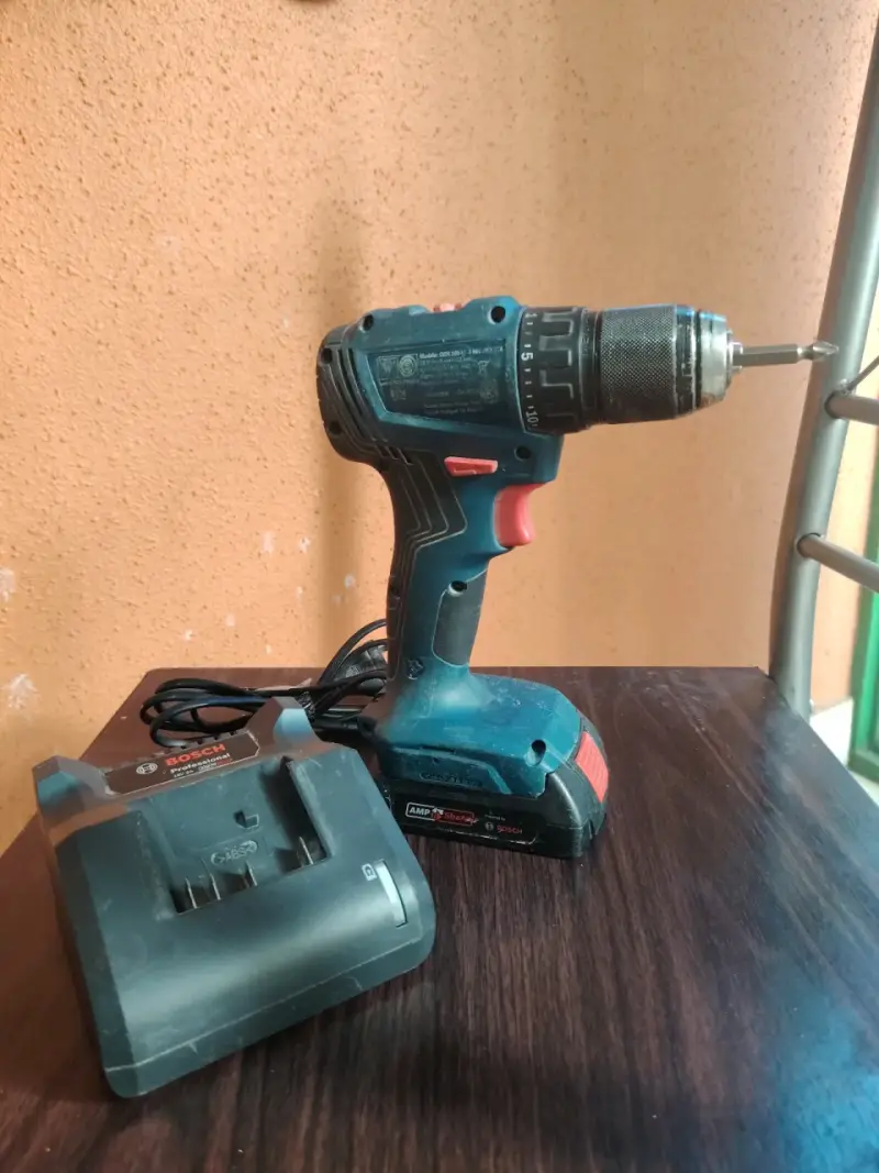 Taladro Inalámbrico Bosch con Cargador