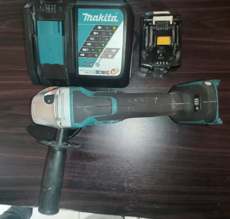 Esmeril angular inalámbrico Makita con cargador - 2