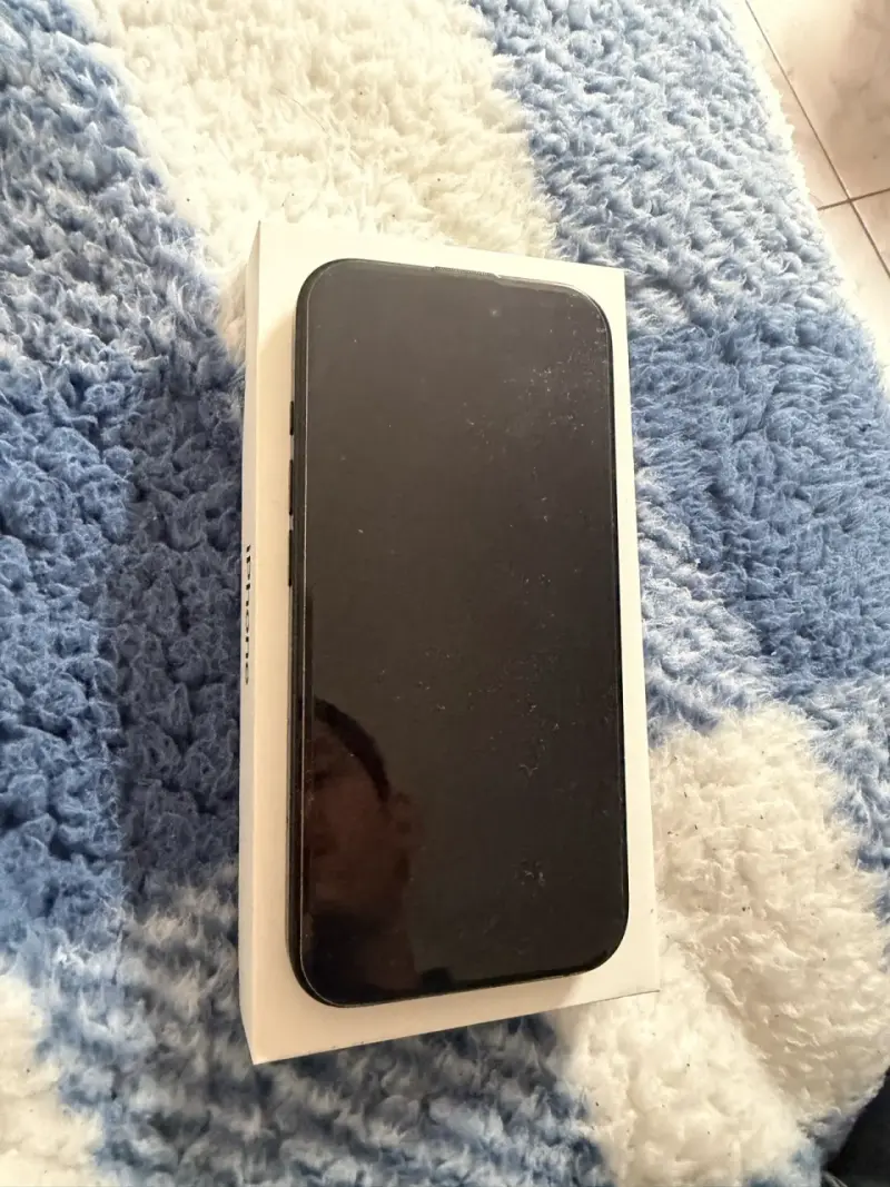 iPhone 16 en excelente estado - 2