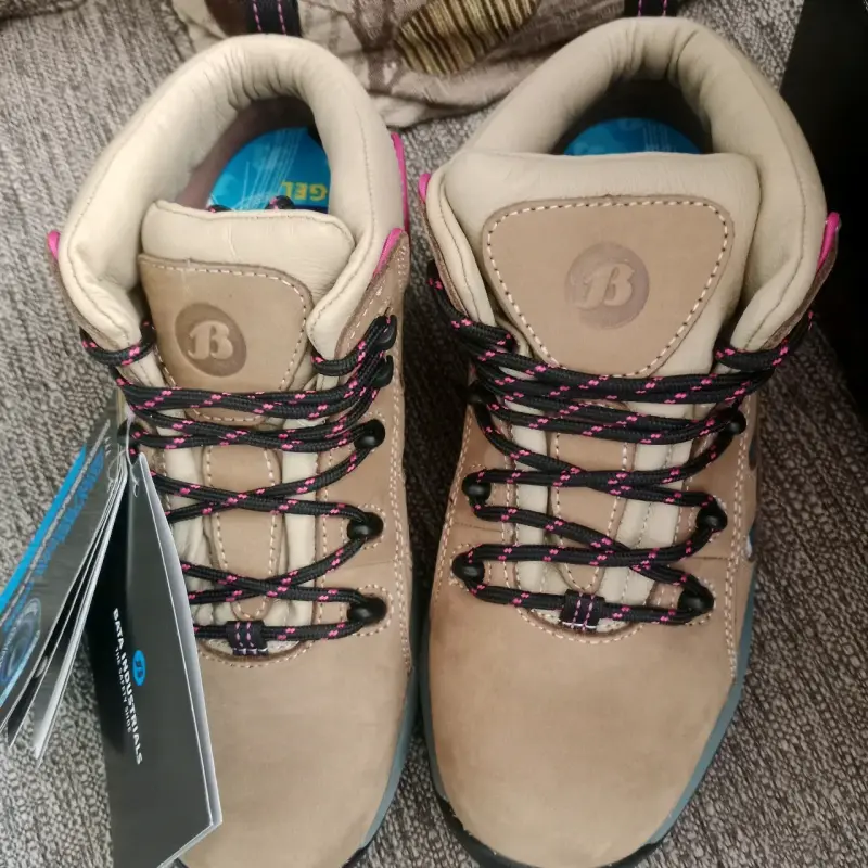 Botas de seguridad para mujer color beige