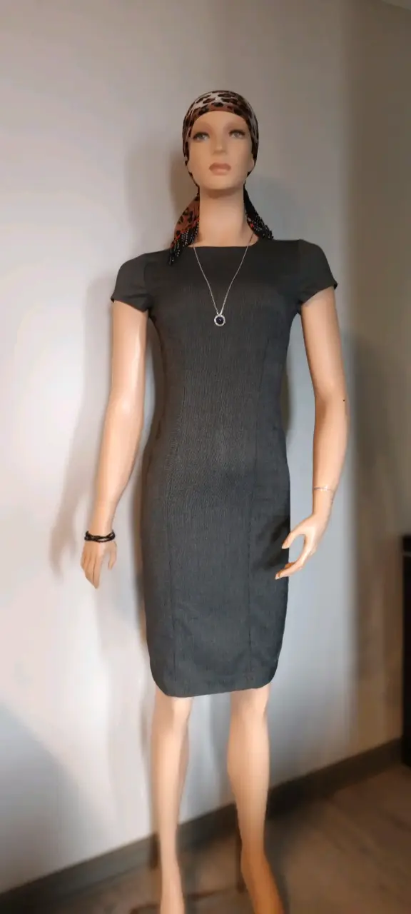 Vestido ajustado gris elegante para mujer - 1