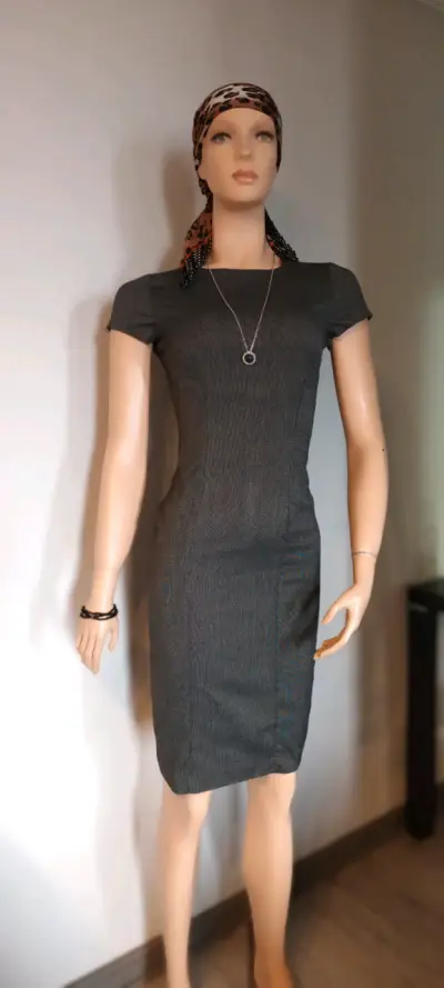 Vestido ajustado gris elegante para mujer - miniatura 3