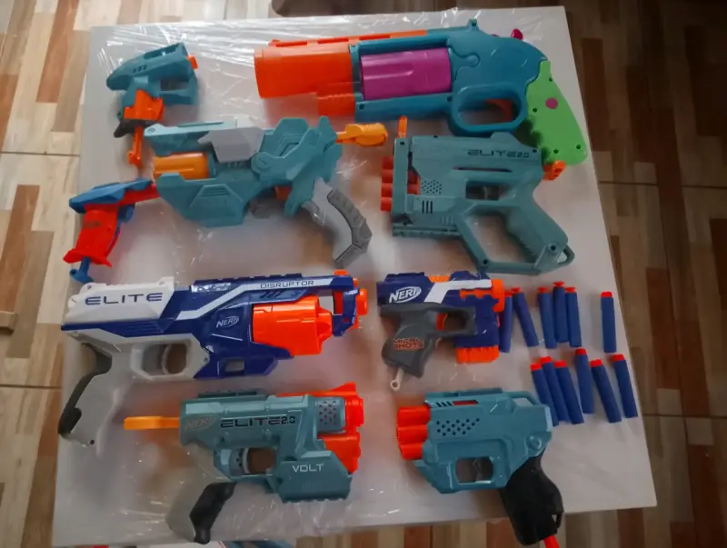 Lote de 9 pistolas Nerf Elite con dardos - 1