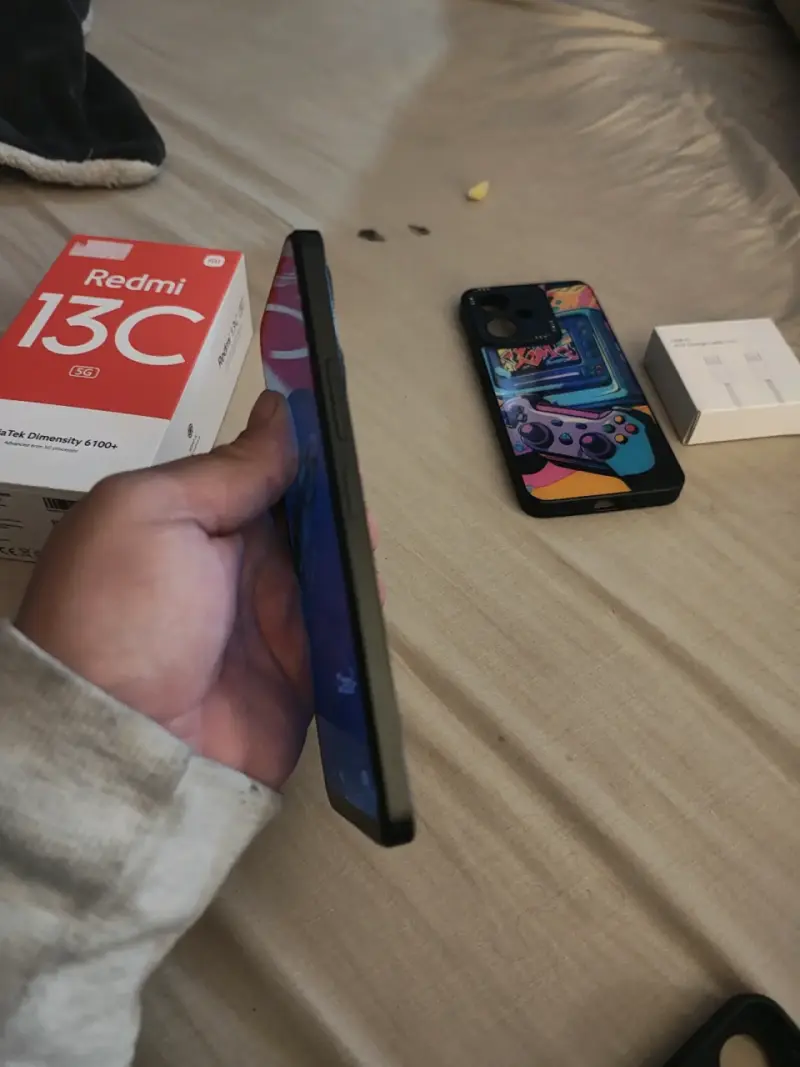 Smartphone Redmi 13C 5G con funda y cable - 5
