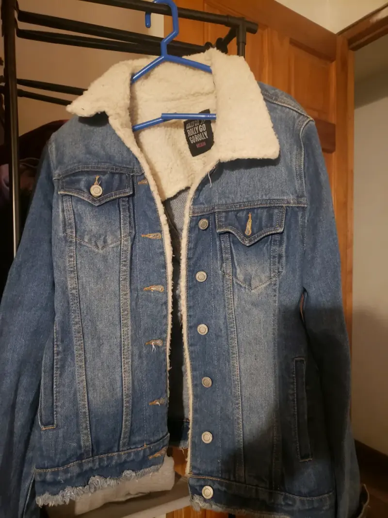 Chaqueta de mezclilla con forro de sherpa para mujer