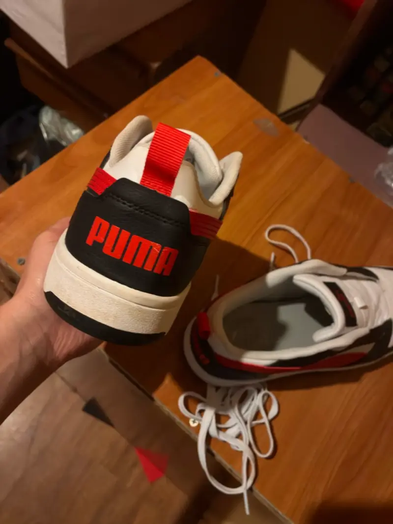 Zapatillas deportivas Puma blancas y rojas - 1