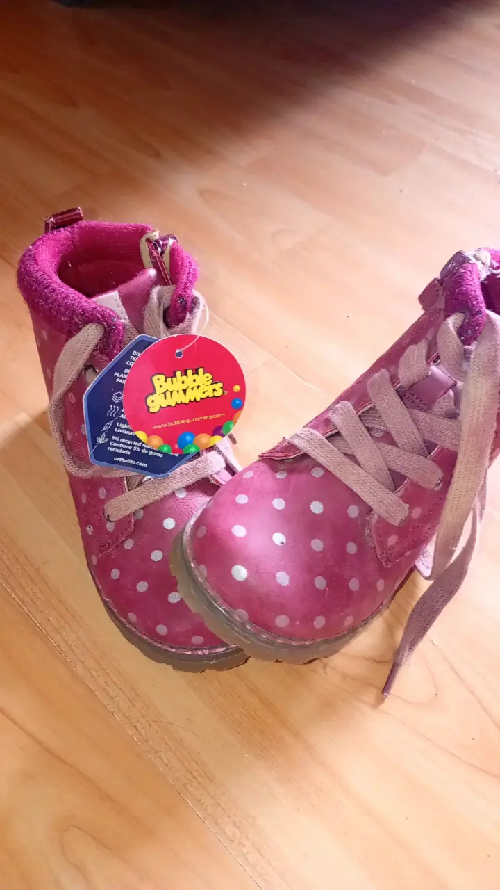 Botas infantiles Bubble Gummers rosadas con lunares