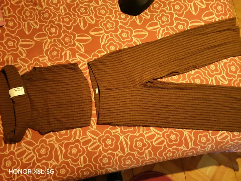 Conjunto ropa marrón de punto acanalado para muj