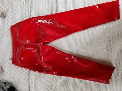 Pantalon mango de charol rojo brillante - miniatura 2