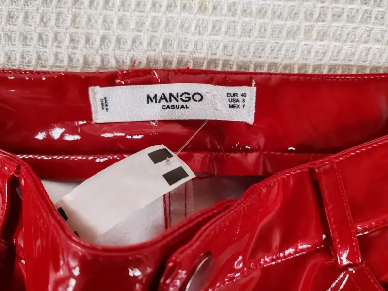 Pantalon mango de charol rojo brillante - 3
