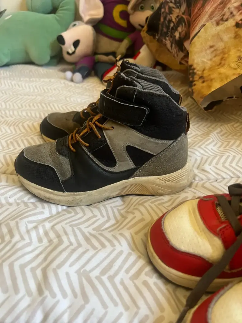 Zapatillas deportivas rojas y blancas para niños - 4