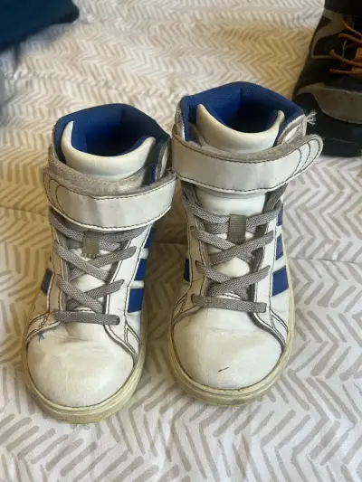 Zapatillas deportivas rojas y blancas para niños - miniatura 5