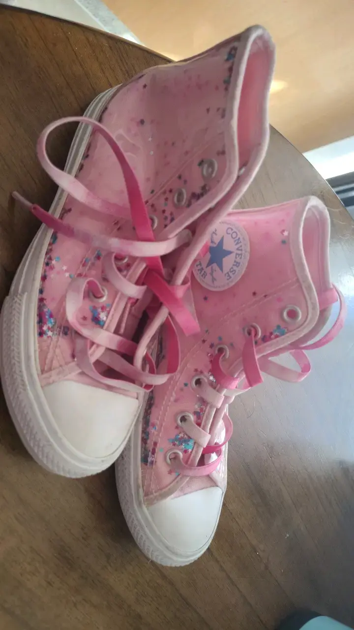 Zapatillas Converse rosadas con brillo para niña - 1