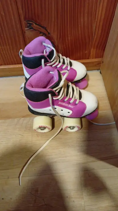 Patines de cuatro ruedas DRB rosa y blanco - miniatura 2