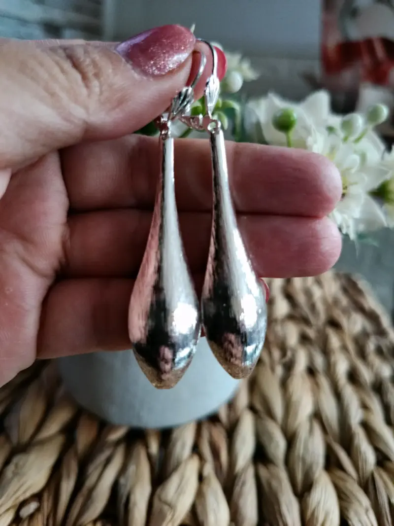 Elegantes aros colgantes de plata