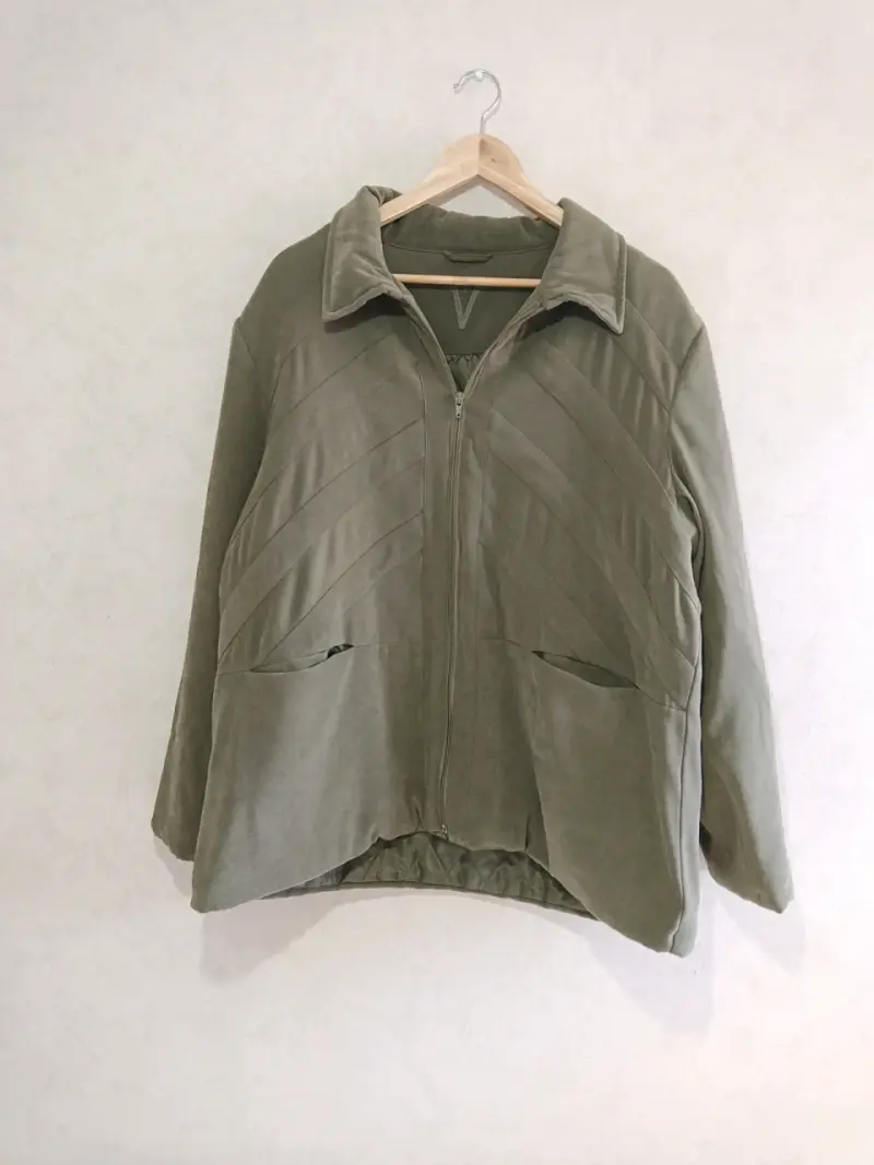 Chaqueta verde oliva con cierre frontal - 1