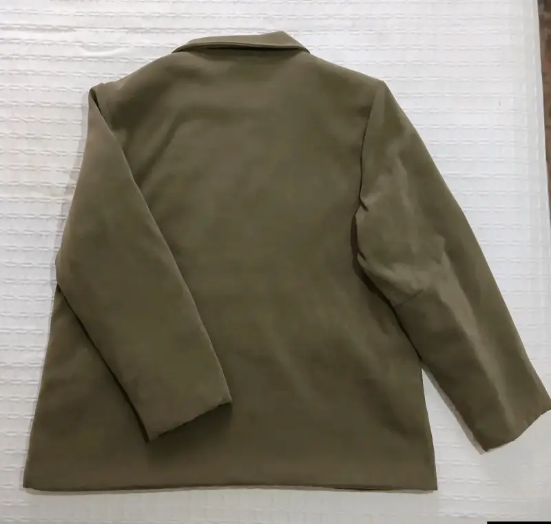 Chaqueta verde oliva con cierre frontal - 4