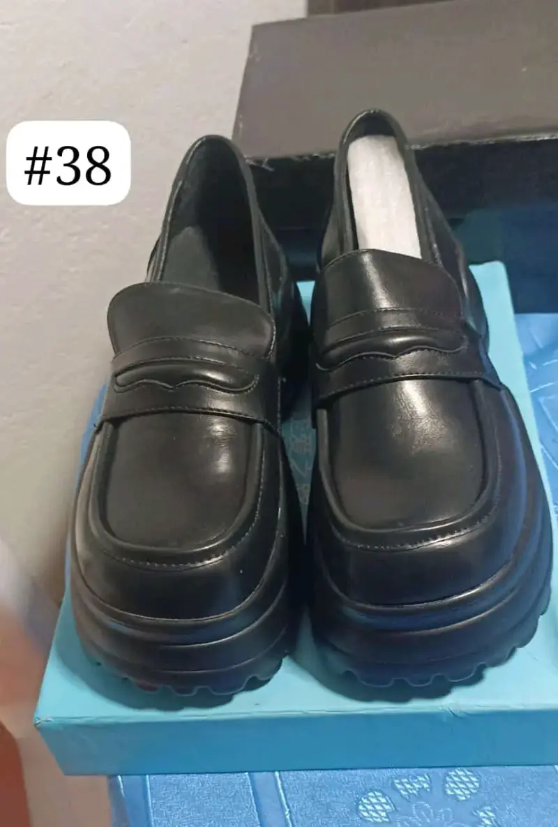 Zapatos de cuero negros talla 38