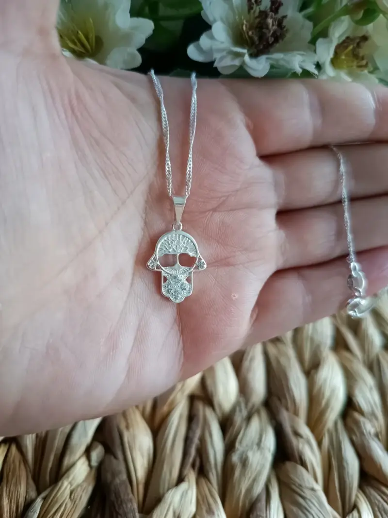 Collar de plata con dije de árbol de la vida