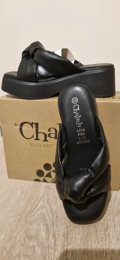 Chalas negras con plataforma  nuevas - miniatura 3
