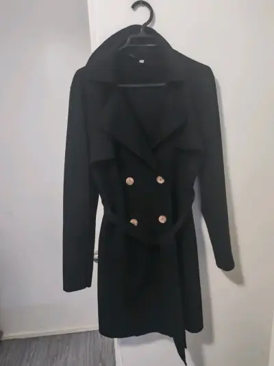 Abrigo negro elegante con botones de madera - miniatura 1