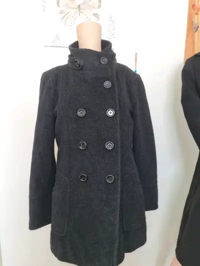 Abrigo de lana gris oscuro con botones - miniatura 1