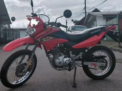 Moto Honda XR 125L roja en buen estado - miniatura 2