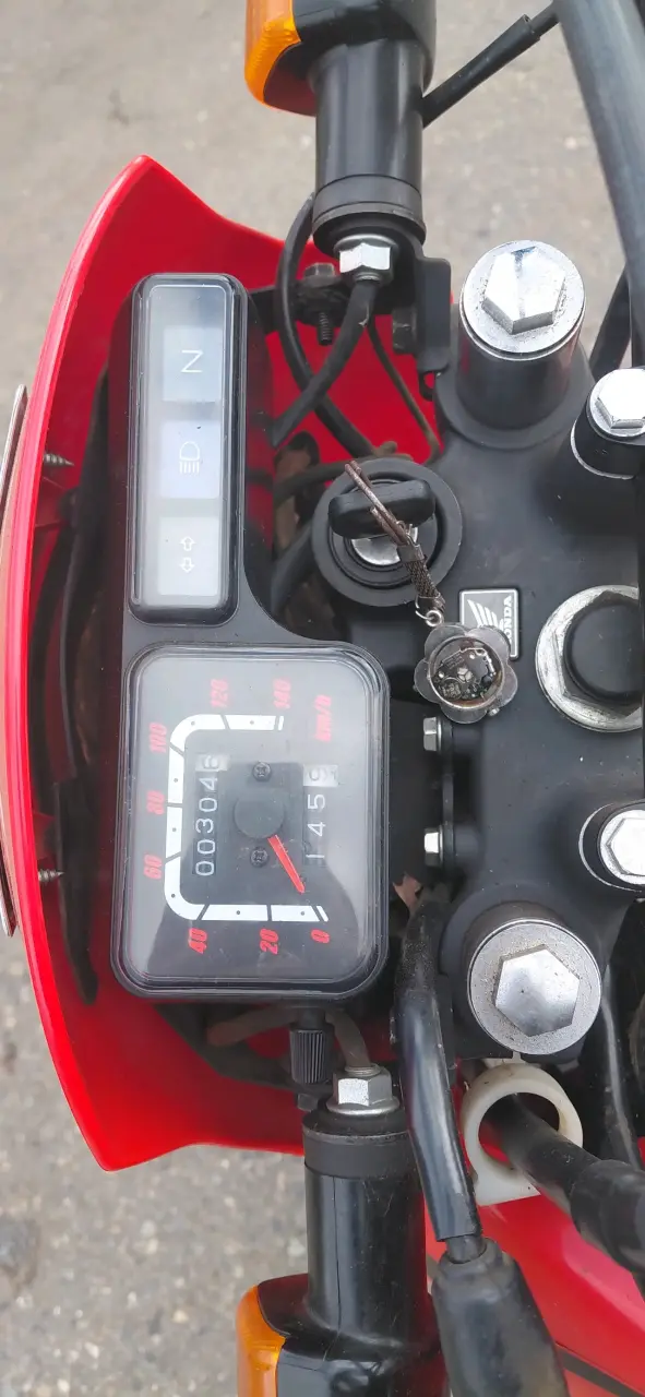Moto Honda XR 125L roja en buen estado - 5