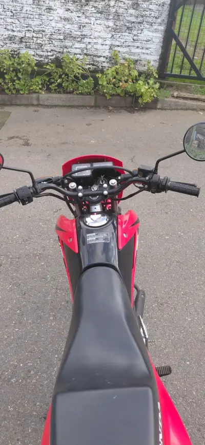 Moto Honda XR 125L roja en buen estado - miniatura 6