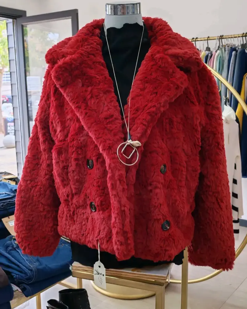 Abrigo de peluche rojo para mujer