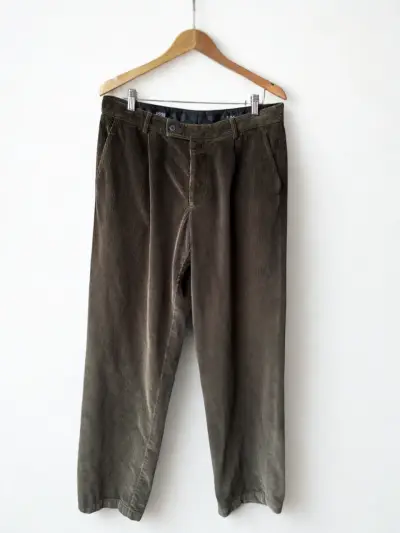 Pantalón de cotelé REPARADO. Marca HUGO BOSS. T52 - miniatura 1