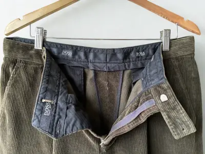 Pantalón de cotelé REPARADO. Marca HUGO BOSS. T52 - miniatura 4
