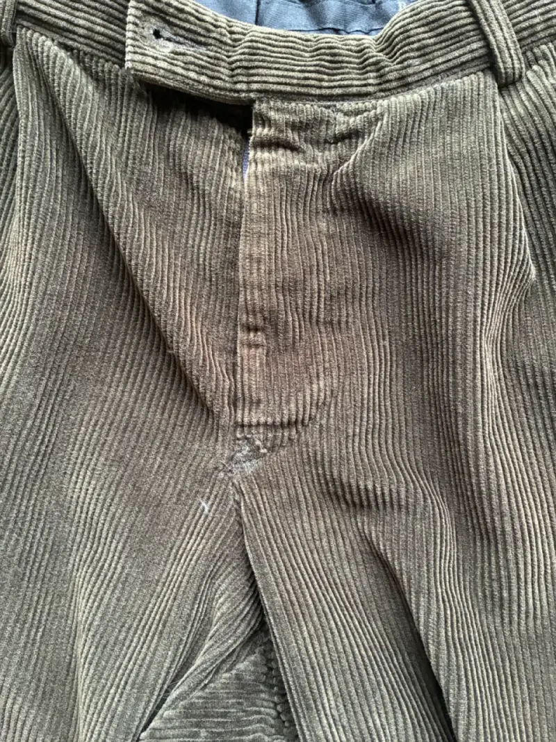 Pantalón de cotelé REPARADO. Marca HUGO BOSS. T52 - 6