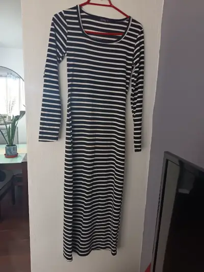 Vestido de rayas elástico sin uso - miniatura 1