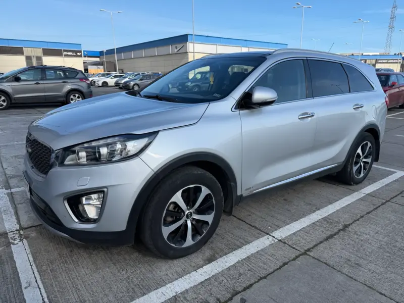 SUV Kia Sorento 2015 en buen estado - 1