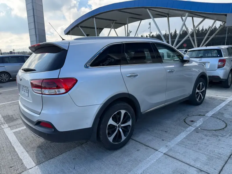 SUV Kia Sorento 2015 en buen estado - 2